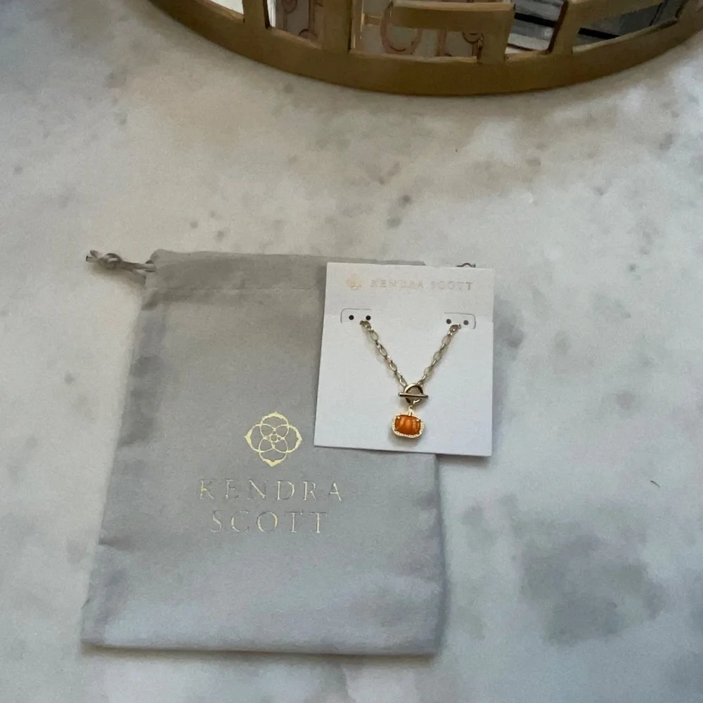 Kendra Scott Pumpkin Gold Link and Chain Necklace in Orange Mother-of-Pearl - Picture 3 of 7
